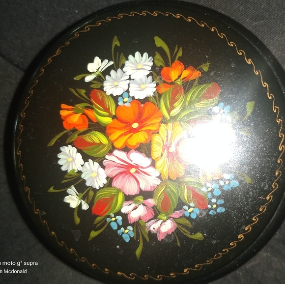 Hand Painted Russian Trinket box - Picture 1 of 6